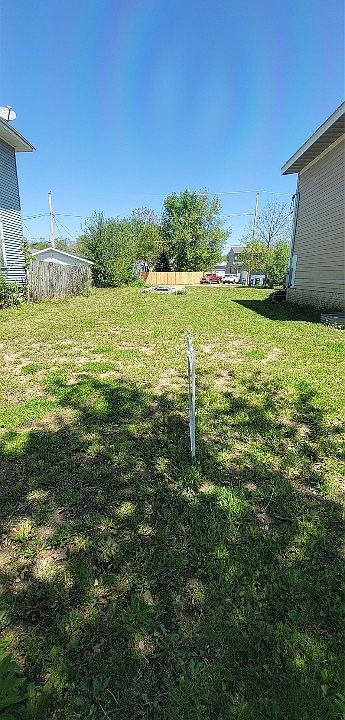 2nd image of 918 8th St SE