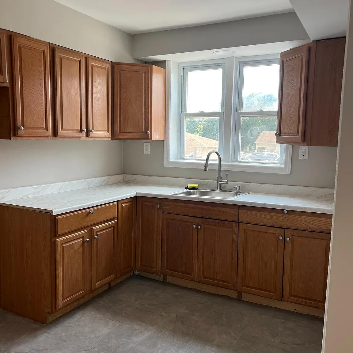 3 bed, 1.0 bath, 1160 sqft, $1,800 — Photo 4
