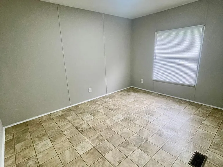 1838 Prairie Ct — Photo 14