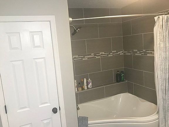 5th image of 1038 Webb Dr