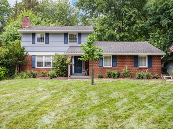 5 Red Barn Cir, Pittsford, NY 14534