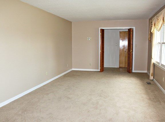 4th image of 1259 Clay Ave