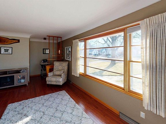 4th image of 4021 Riverview Dr