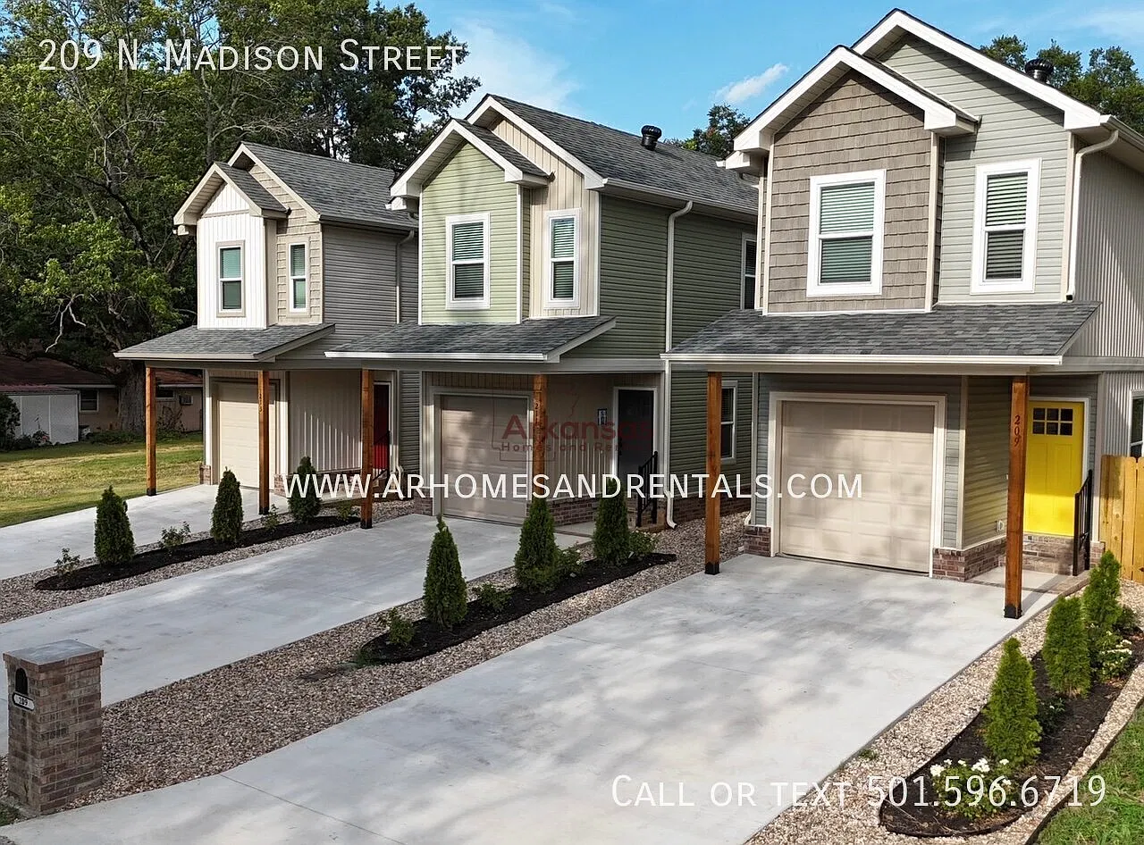 $500 Deposit Octoberfest Special ~ 209 N. Madison Street ~ 3 Bedrooms | 2.5 Bathrooms | Garage — Photo 1