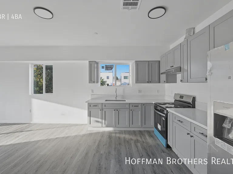 6507 Woodley Ave #3 — Photo 3
