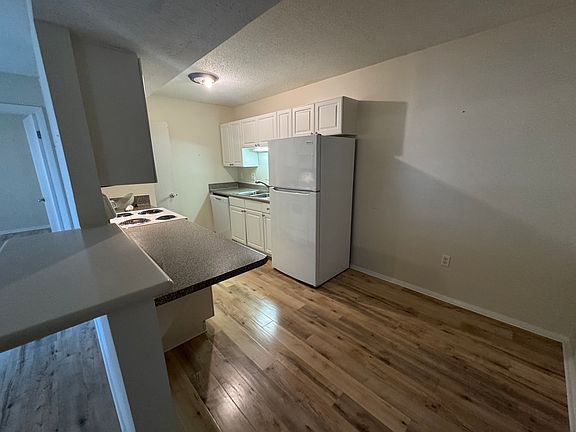 kitchen/breakfast nook