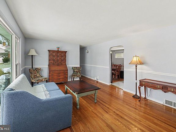 2nd image of 1723 Dighton St