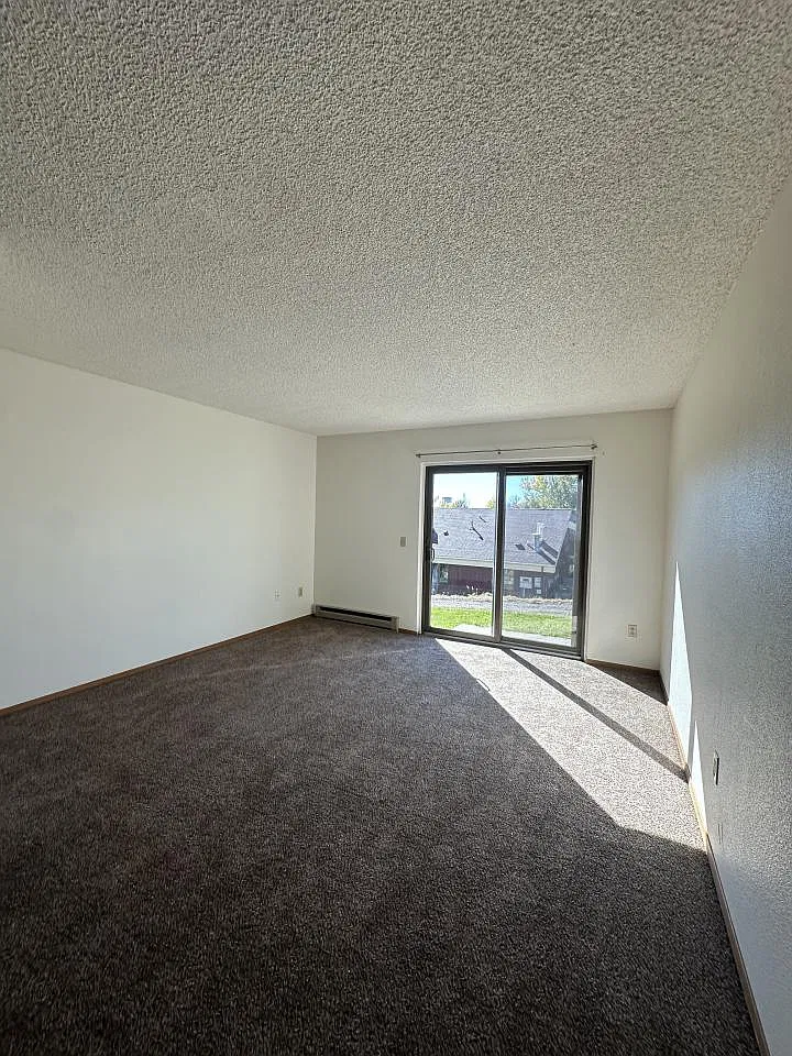 2 bed, 1.5 bath, 800 sqft, $1,025 — Photo 2