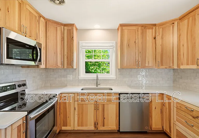 3027 W Cleveland Ave — Photo 7