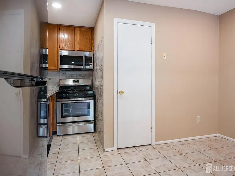 4410 Birchwood Ct — Photo 6