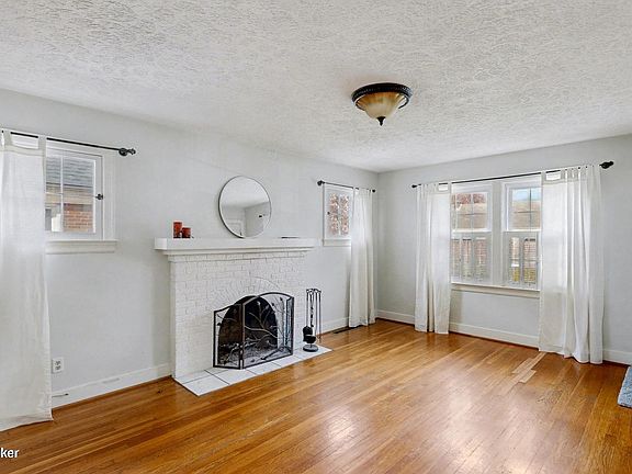 4th image of 2438 Bradley Ave