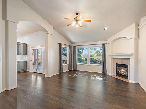 2nd image of 3234 N Nuova Ave