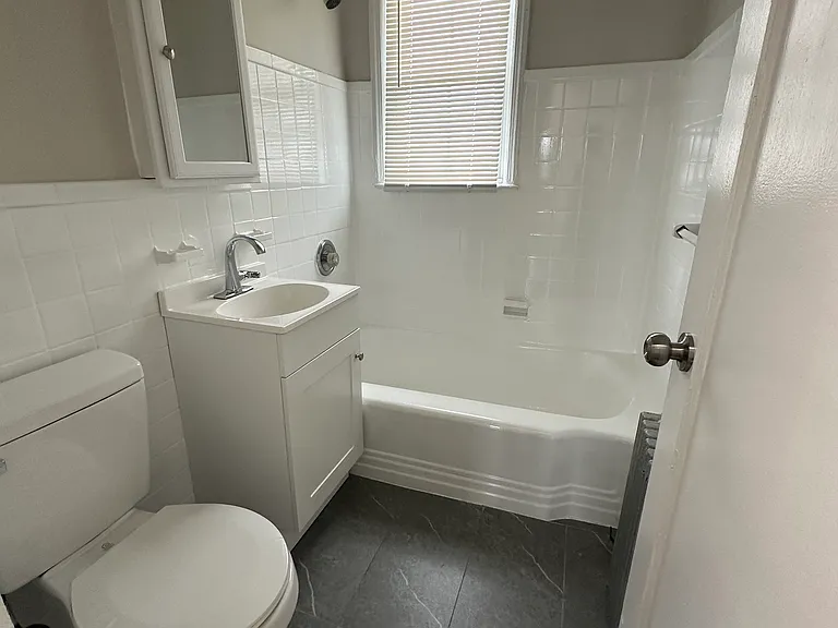500-502 Alma Ter #4B — Photo 4