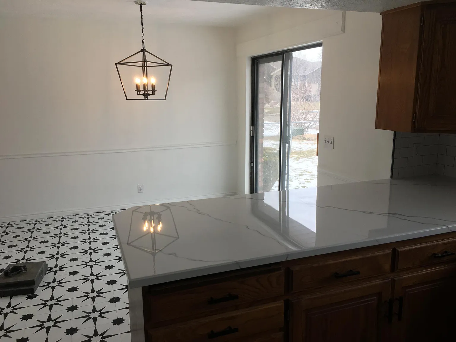 5 bed, 2700 sqft, $2,500 — Photo 4