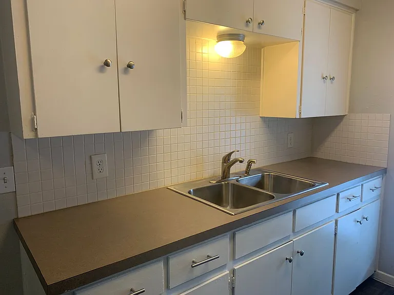 Sunshine Terrace Apts. — Photo 17