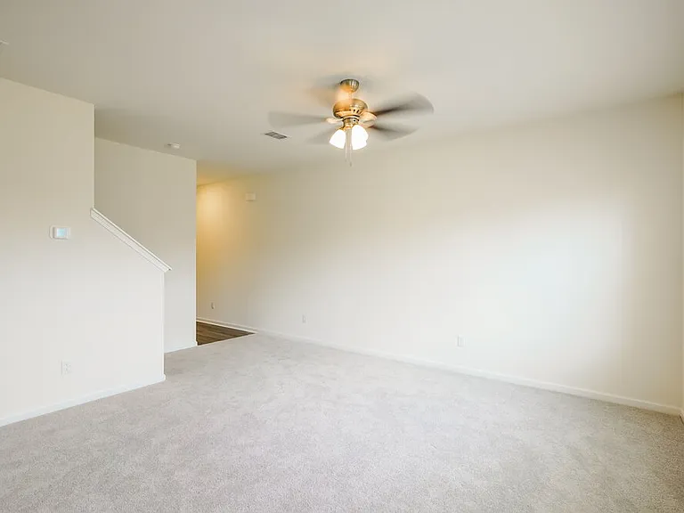 195 Snowdrop Ave — Photo 5