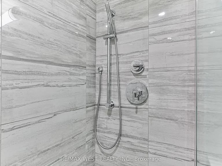 1745 Keele St #4 — Photo 20