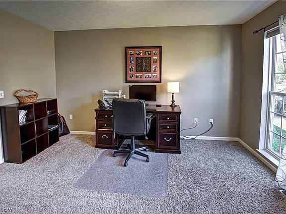 3rd image of 131 Stonepointe Dr