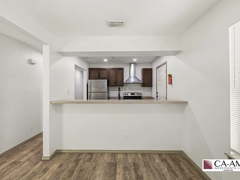 9215 N 32nd Ln — Photo 4