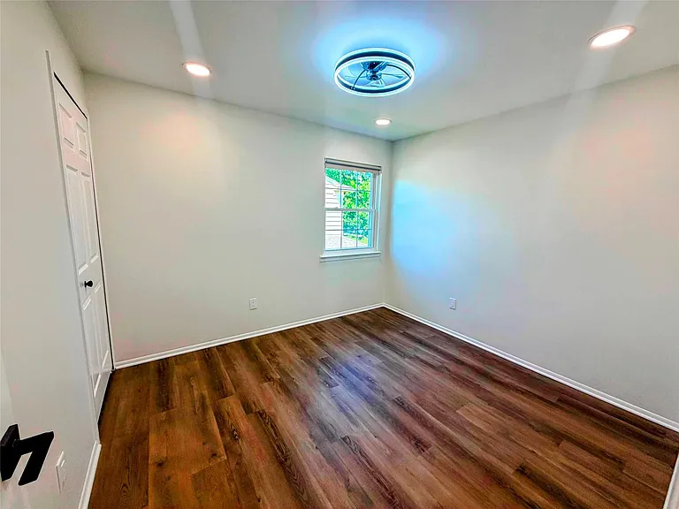 204 Princeton Dr — Photo 14
