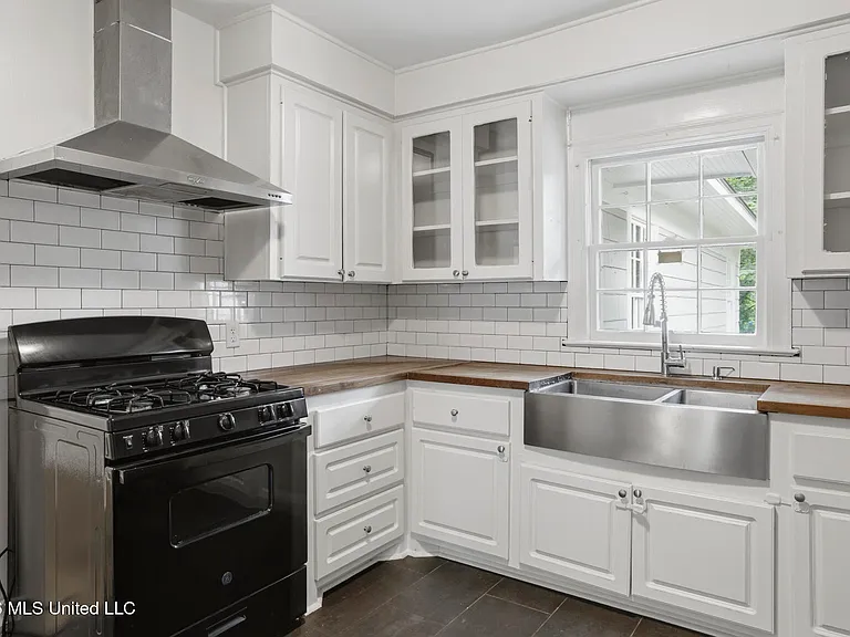 4047 Robin Dr — Photo 14
