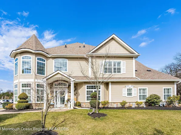 18 Abbey Road, Tinton Falls, NJ 07753