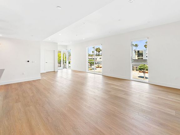 2nd image of 1001 N Fairfax Ave #201