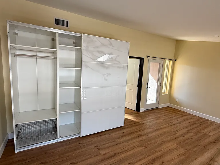 255 W 7th St #16 — Photo 18