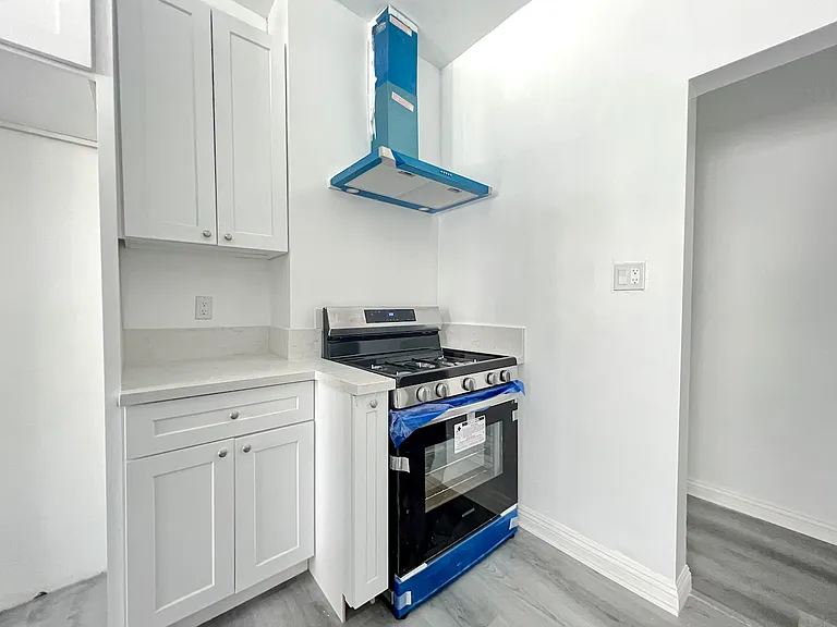 1529 S Orange Grove Ave #1/2 — Photo 5