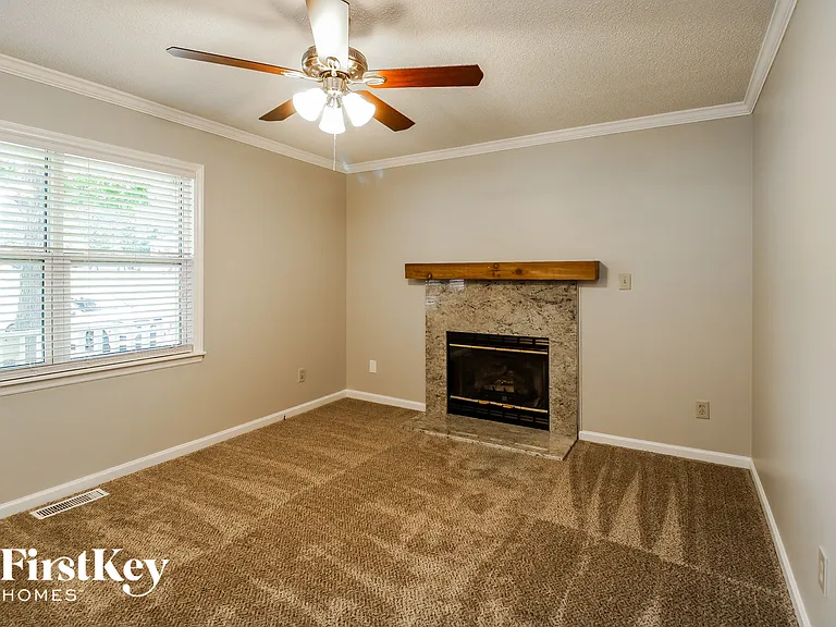 107 Eagle Nest Ct — Photo 2