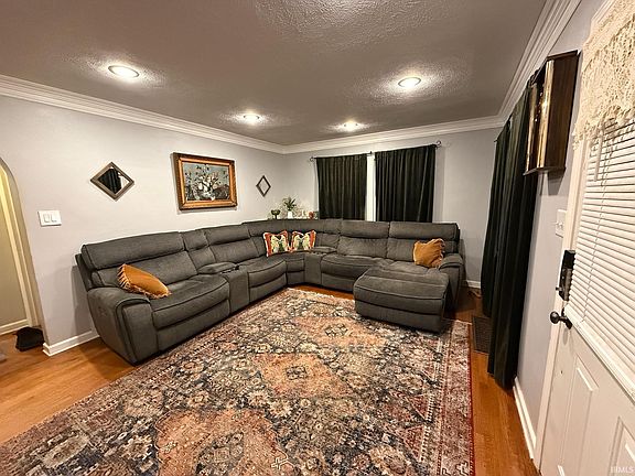 3rd image of 19553 Eaton Ave