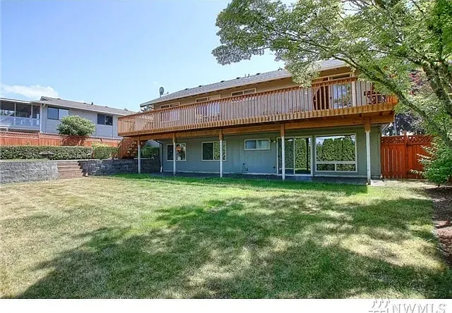 1333 183rd Ave NE — Photo 2