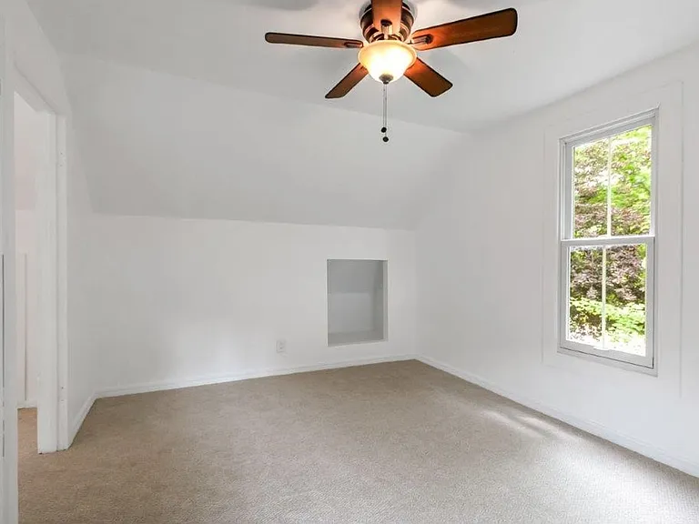 1800 Poyntz Ave — Photo 35