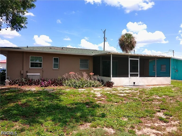 893 Iris Dr — Photo 24