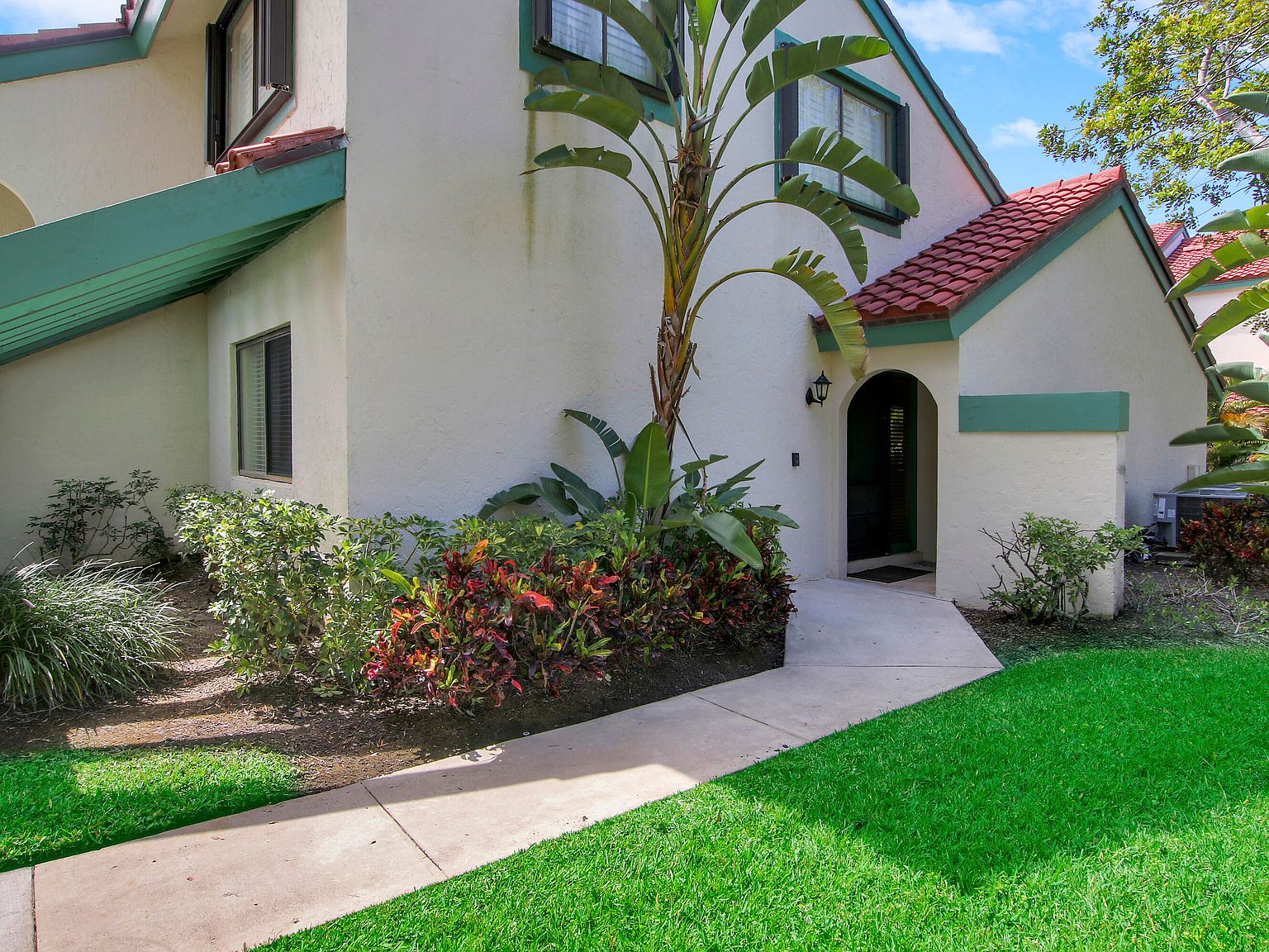 18 Lexington Ln W APT D Palm Beach Gardens FL 33418