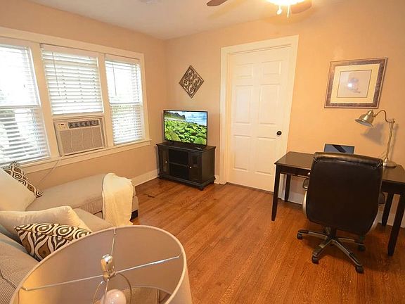 5th image of 1712 N Indiana Ave #8