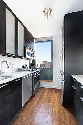 Sold by Luxus Manhattan Realty | media 2