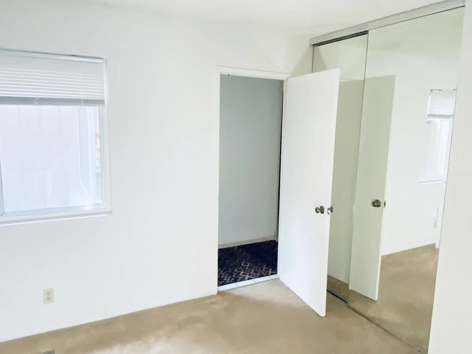 3 bed, 2000 sqft, $1,500 — Photo 2