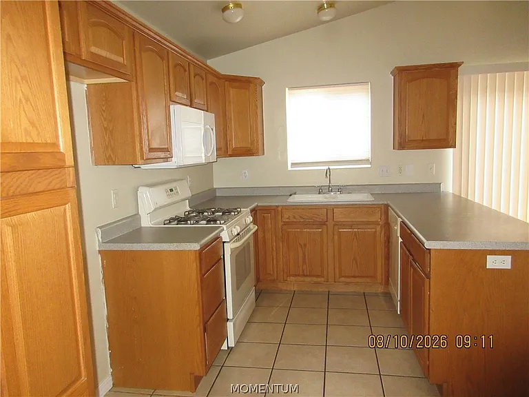 3615 N Willow Rd — Photo 3