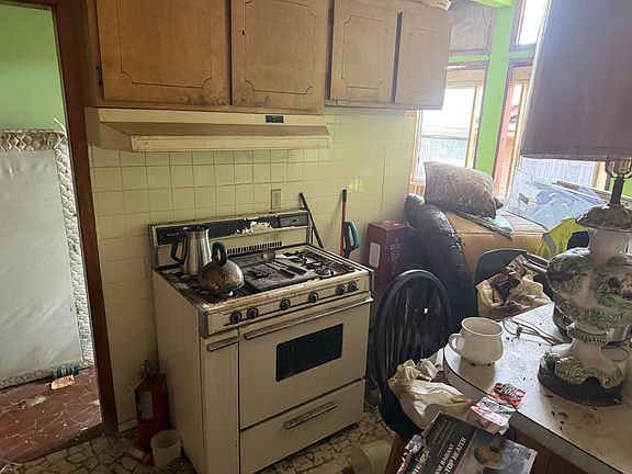 5th image of 2625 Lagena St