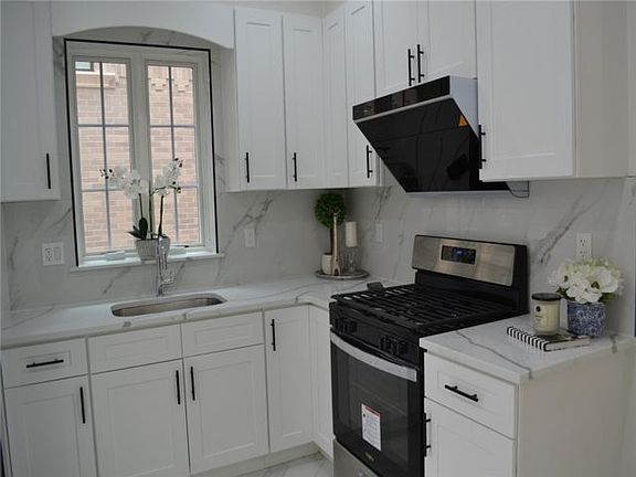 4th image of 5712 162nd St