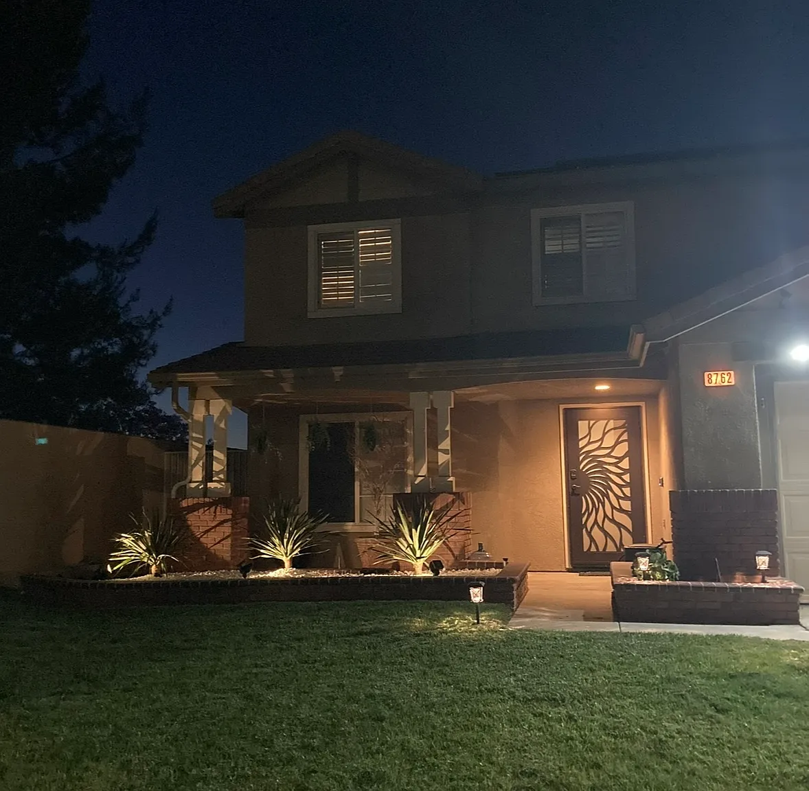 5 bed, 2.5 bath, 2461 sqft, $4,700 — Photo 2