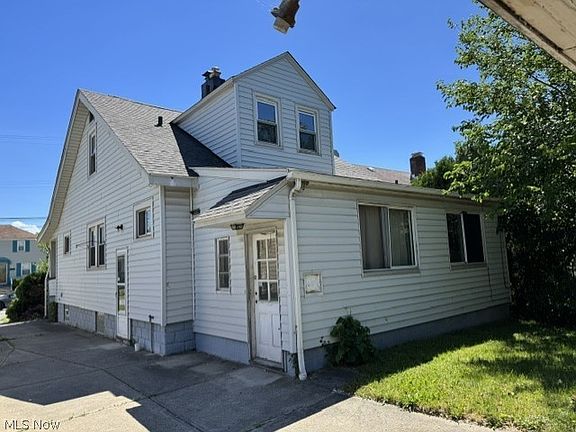 4th image of 19205 Arrowhead Ave