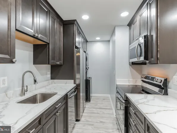 14903 Rydell Rd APT 304, Centreville, VA 20121