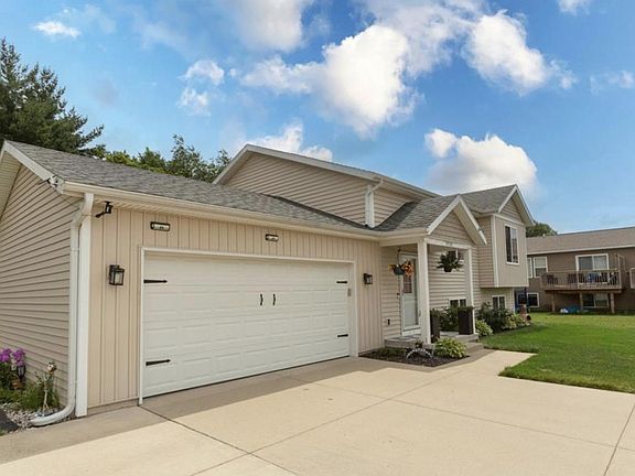 3rd image of 5900 Clear Pointe Dr SE