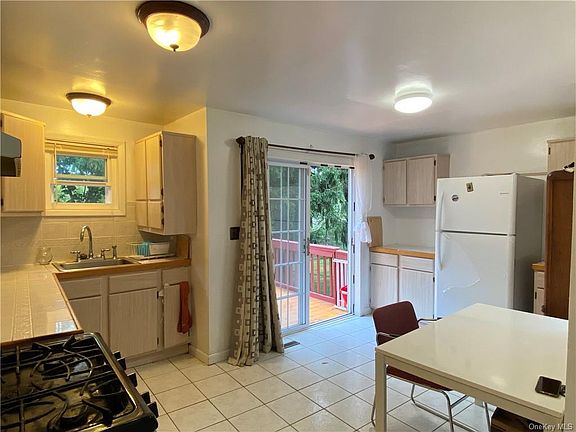 3rd image of 14-16 Woods Pl