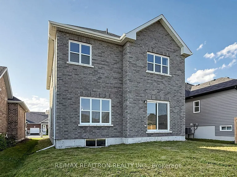 4 Braeburn St — Photo 47