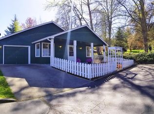 823 Bower Ln, Grants Pass, OR 97527