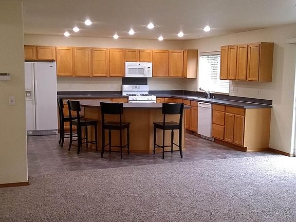 Spacious island has seating for 5