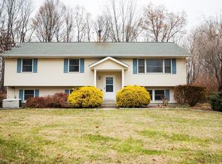 24 Moffat Rd, Washingtonville, NY 10992